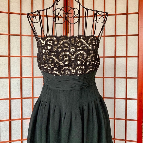 Jones New York Dresses & Skirts - Jones NY Strapless Lace Bodice Cocktail Midi